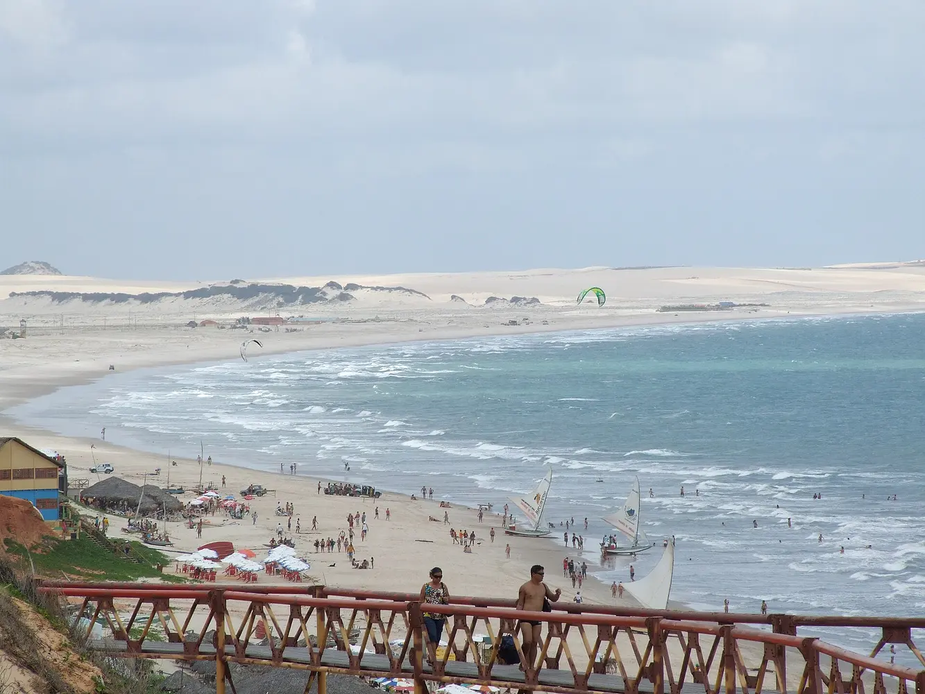 Kites at Canoa Quebrada, south of Fortim