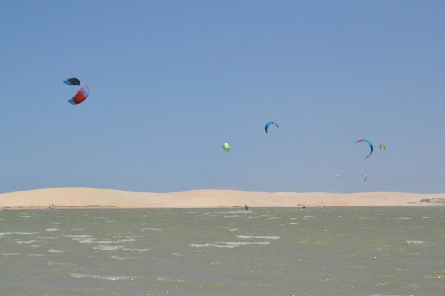 Kites over the lagoon at Tatajuba