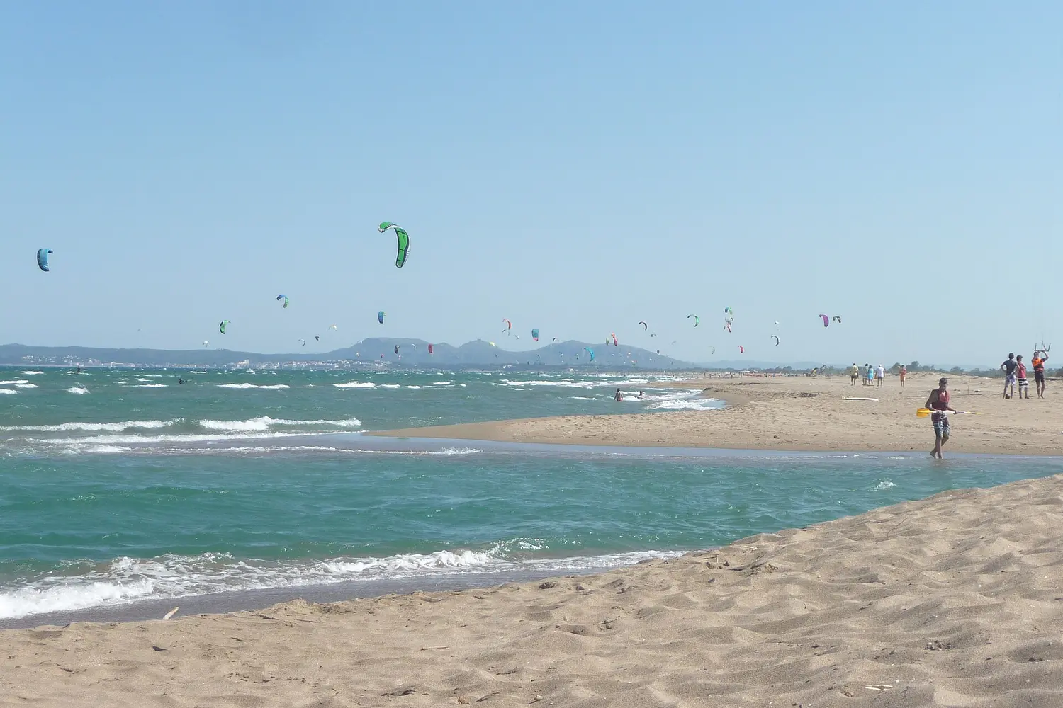 Kitesurfers at Sant Pere Pescador in the Golf de Roses