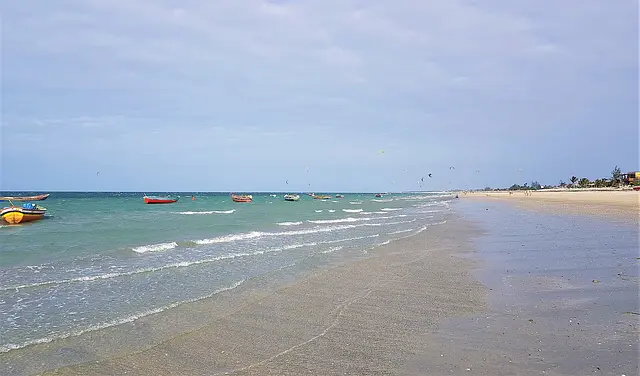 Fishing boats and kites at Praia do Preá